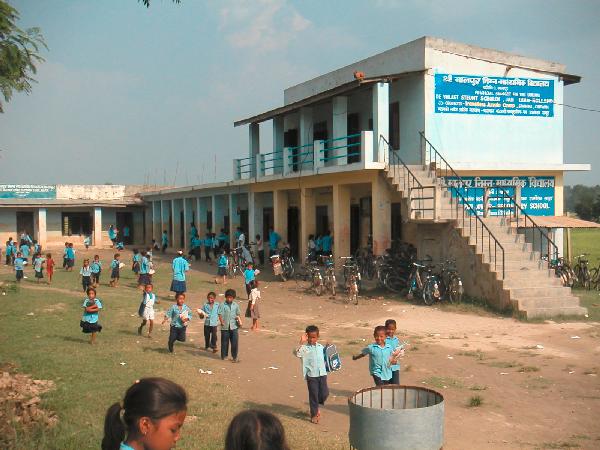 6ne301_Chitwan_fietstocht_schooltje_bord_nederland